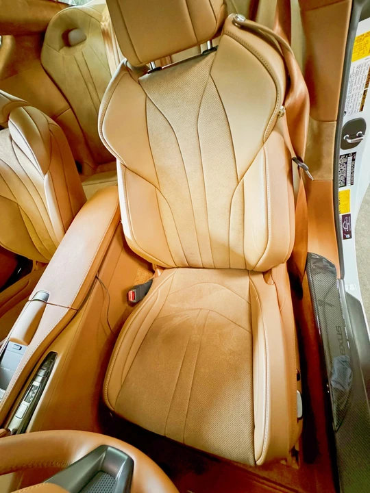 2020 Lexus LC - Image 30 of 31