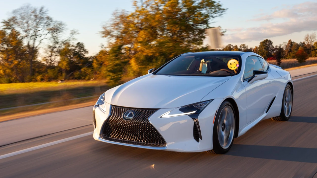 2020 Lexus LC - Image 14 of 31
