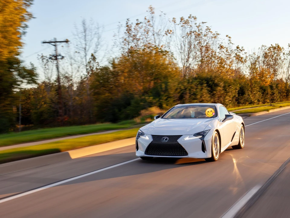 2020 Lexus LC - Image 15 of 31