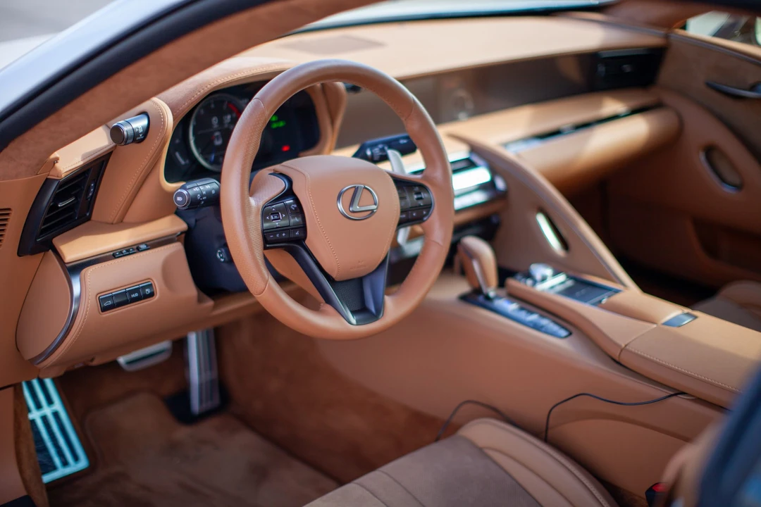2020 Lexus LC - Image 27 of 31