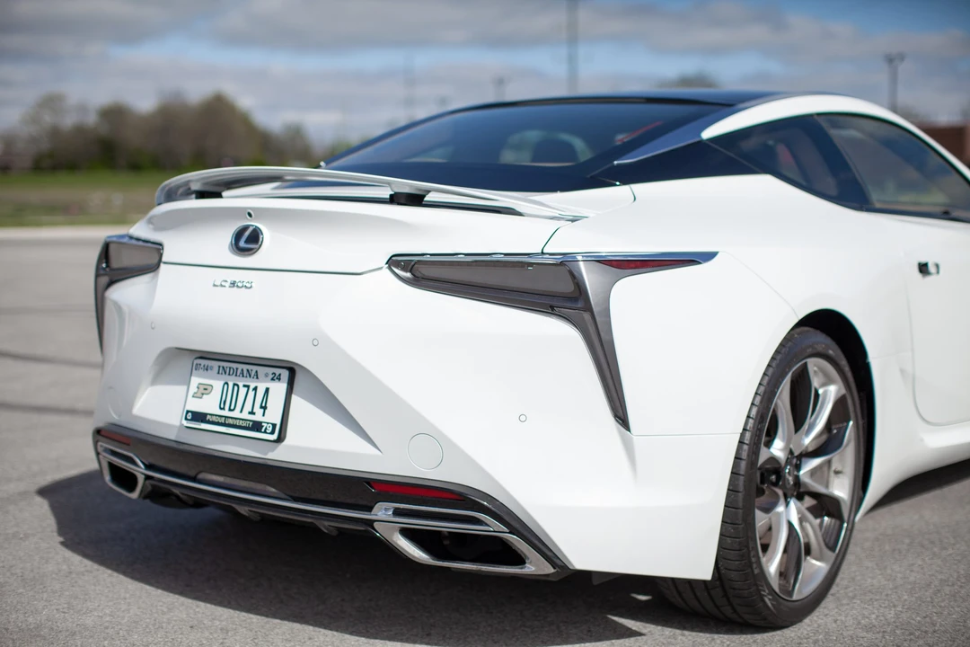 2020 Lexus LC - Image 18 of 31