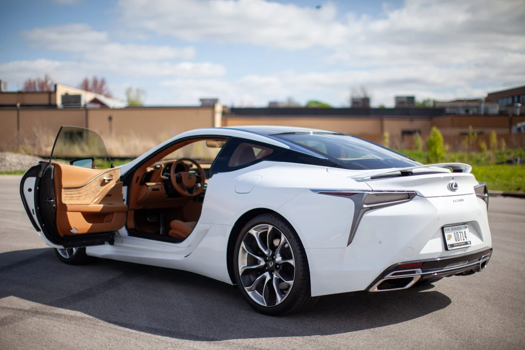 2020 Lexus LC - Image 25 of 31