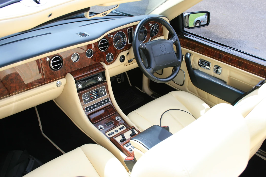 2001 Rolls-Royce Corniche Series V - Image 6 of 8