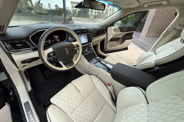 2020 Lincoln Continental 10th Gen - Image 5 of 7