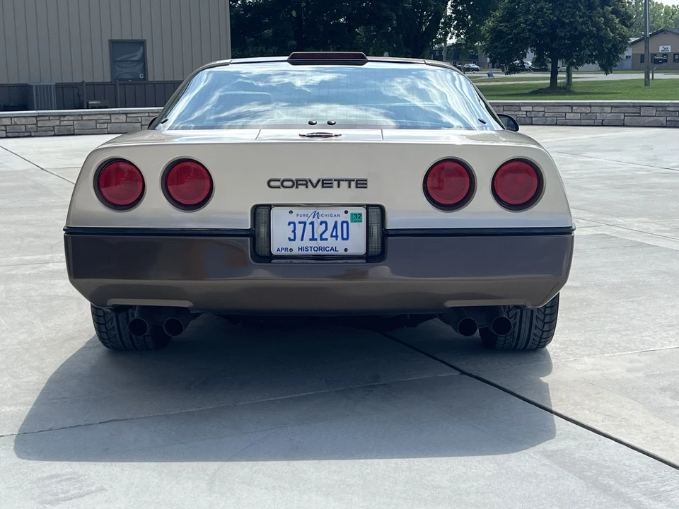 1986 Chevrolet Corvette C4 - Image 8 of 31