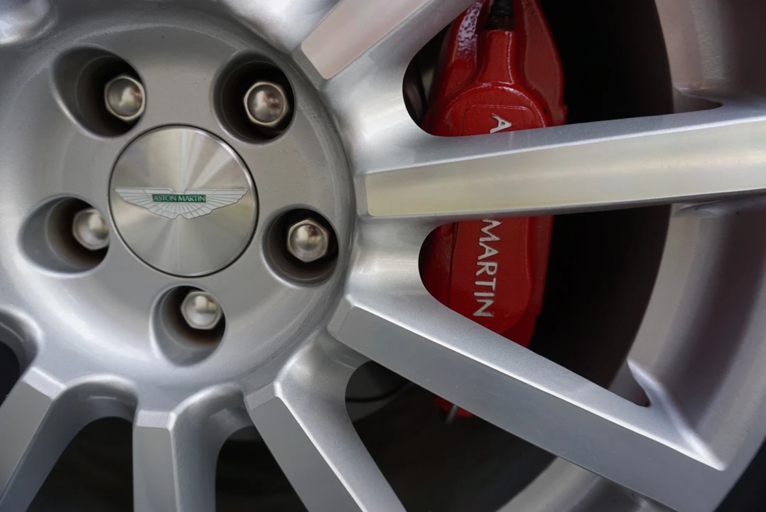 2005 Aston Martin Vanquish 1st Gen - Image 25 of 31