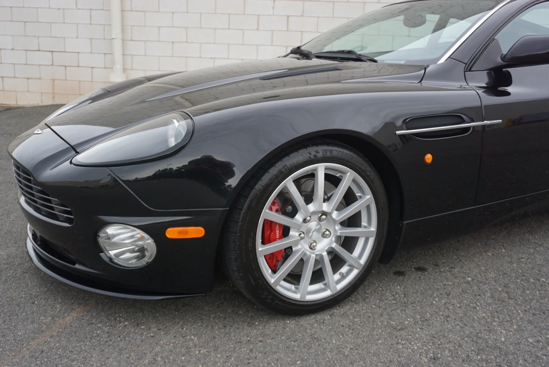 2005 Aston Martin Vanquish 1st Gen - Image 18 of 31
