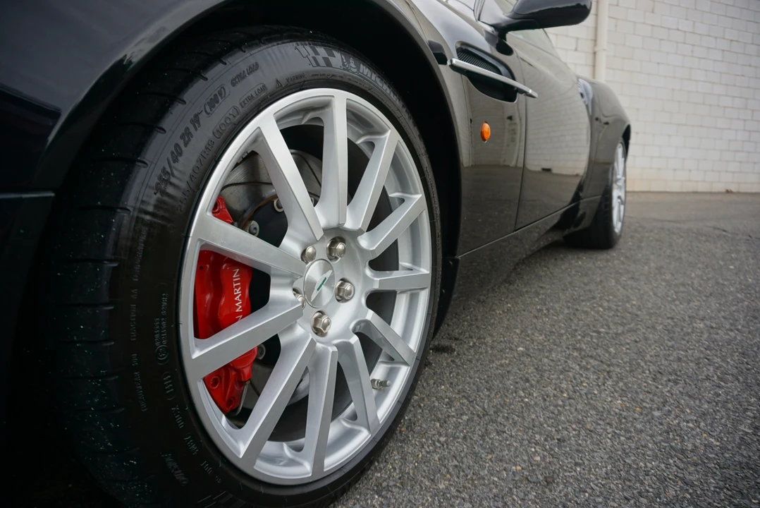 2005 Aston Martin Vanquish 1st Gen - Image 23 of 31