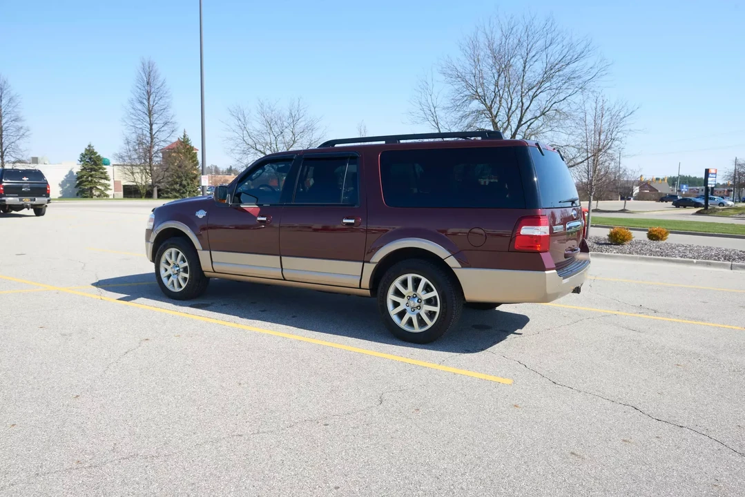 2011 Ford Expedition 3rd Gen - Image 6 of 31