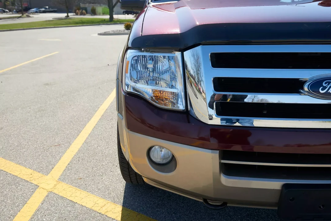 2011 Ford Expedition 3rd Gen - Image 9 of 31