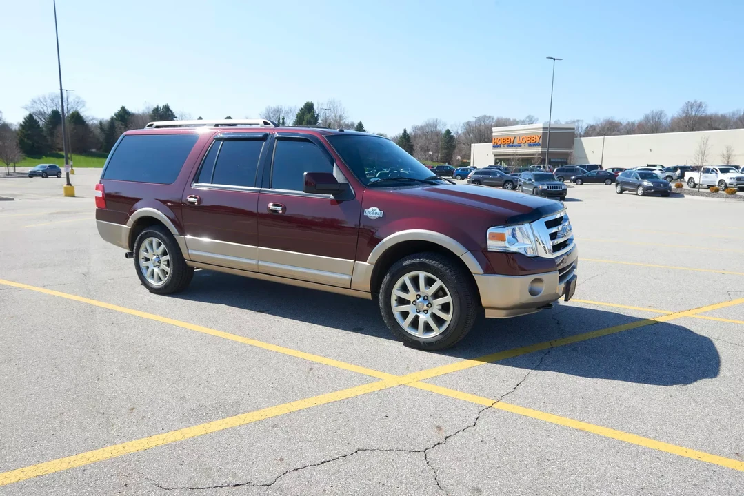 2011 Ford Expedition 3rd Gen - Image 2 of 31