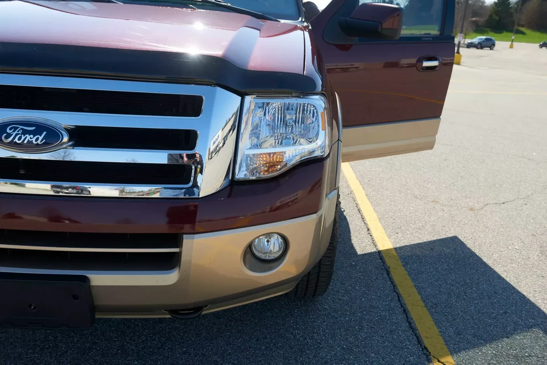 2011 Ford Expedition 3rd Gen - Image 11 of 31