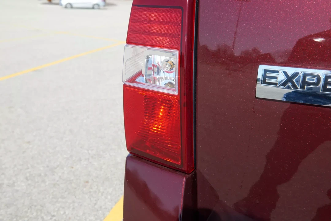 2011 Ford Expedition 3rd Gen - Image 21 of 31