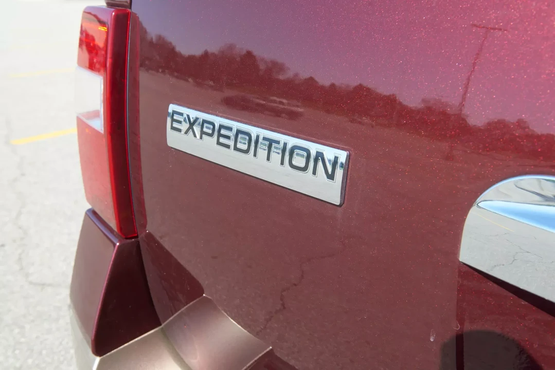 2011 Ford Expedition 3rd Gen - Image 24 of 31