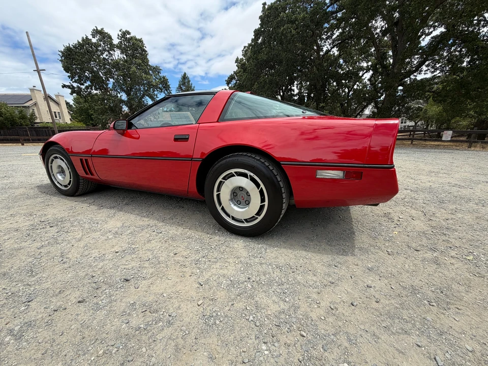 1987 Chevrolet Corvette C4 - Image 19 of 31