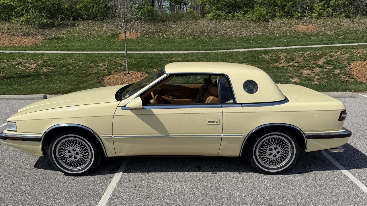 1989 Chrysler TC by Maserati - Image 23 of 31