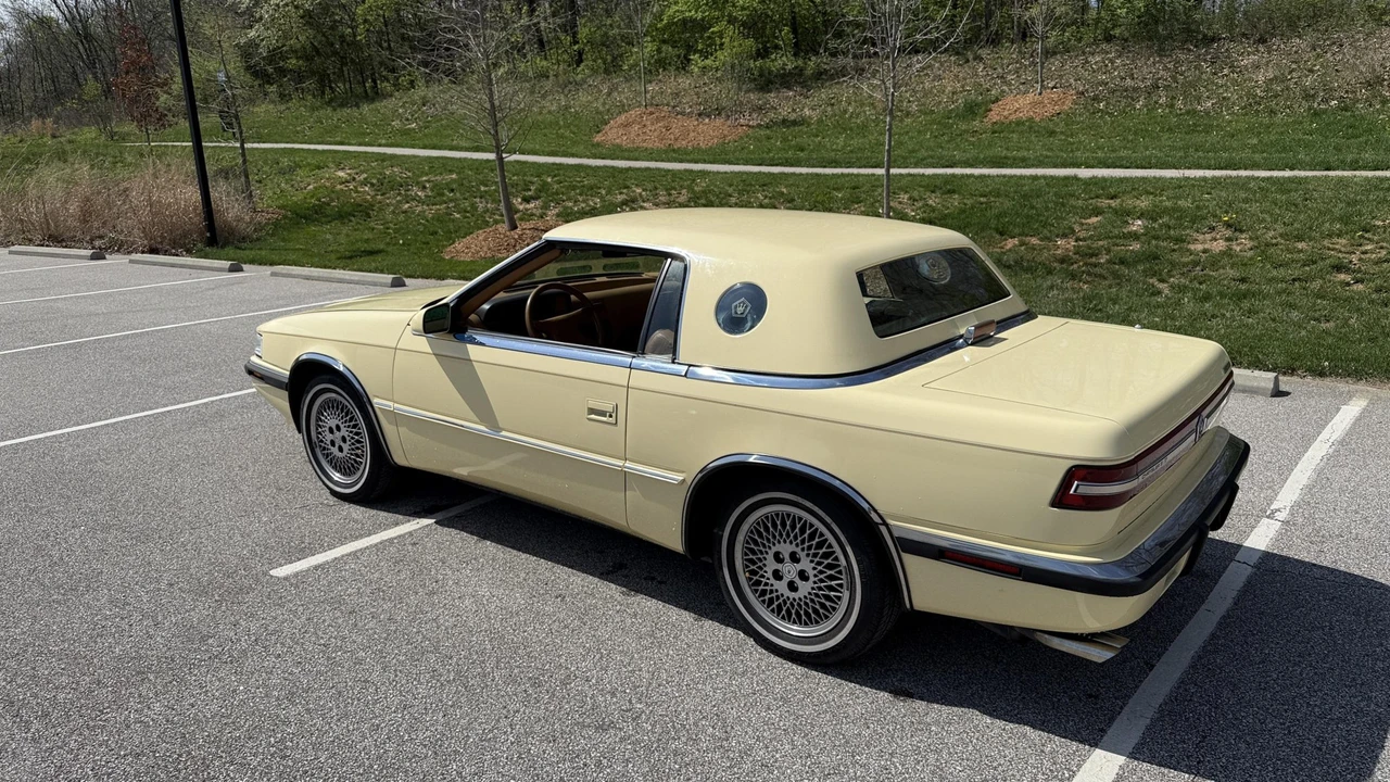 1989 Chrysler TC by Maserati - Image 24 of 31