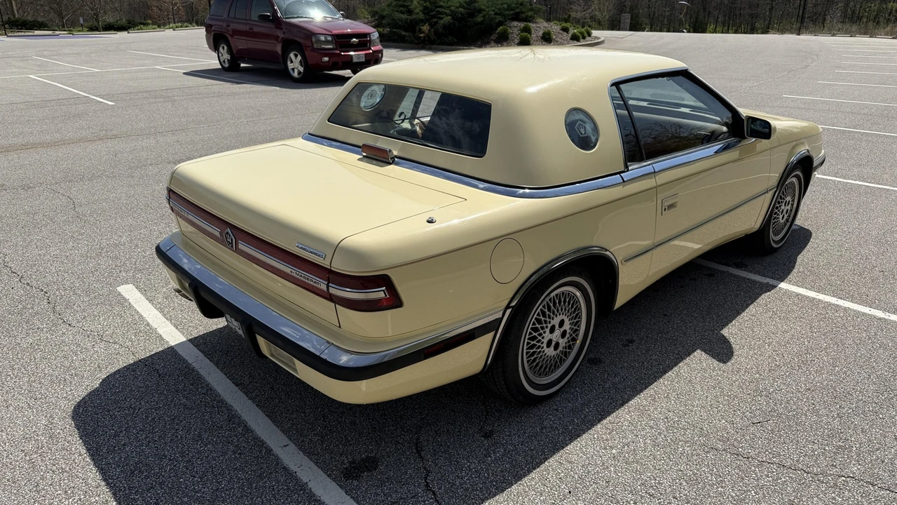 1989 Chrysler TC by Maserati - Image 28 of 31