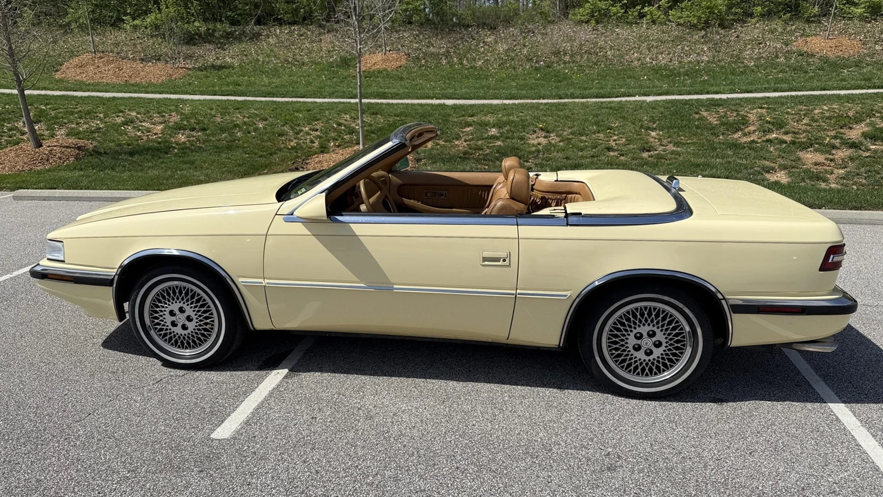 1989 Chrysler TC by Maserati - Image 3 of 31