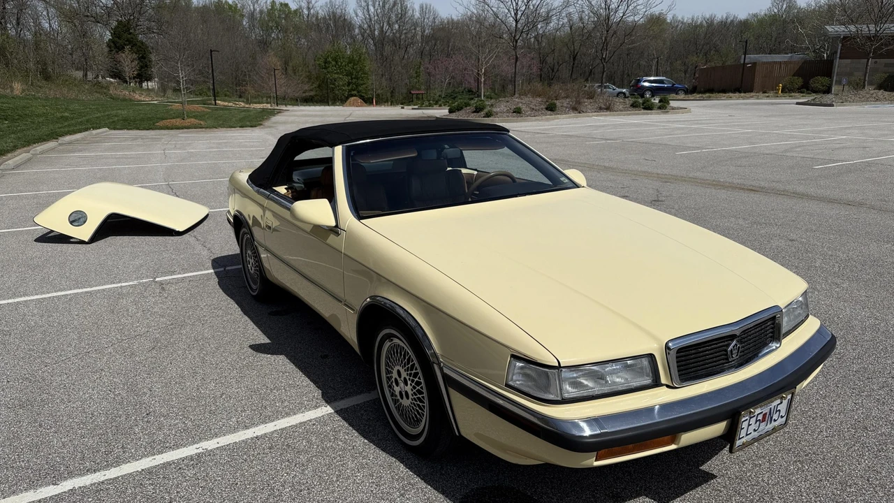 1989 Chrysler TC by Maserati - Image 21 of 31
