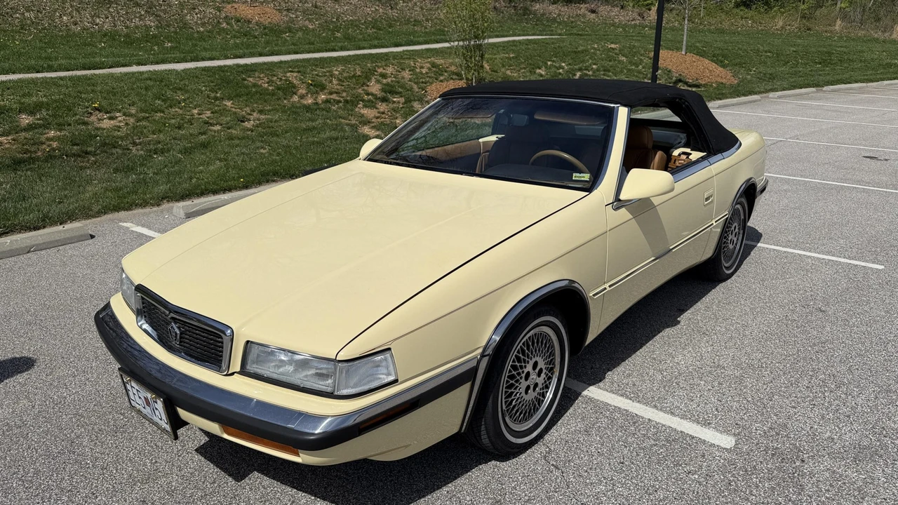 1989 Chrysler TC by Maserati - Image 15 of 31