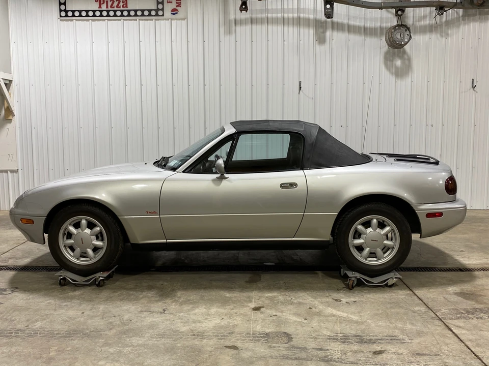 1990 Mazda NA MX-5 Miata - Image 17 of 31