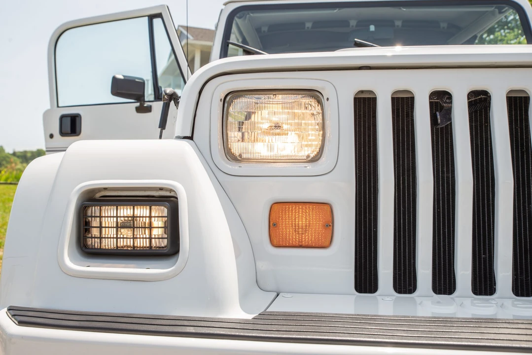 1991 Jeep YJ Wrangler - Image 24 of 31