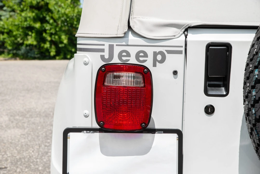 1991 Jeep YJ Wrangler - Image 26 of 31