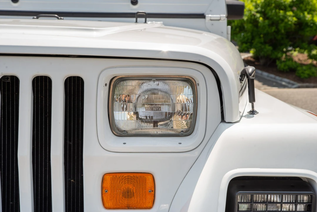 1991 Jeep YJ Wrangler - Image 23 of 31