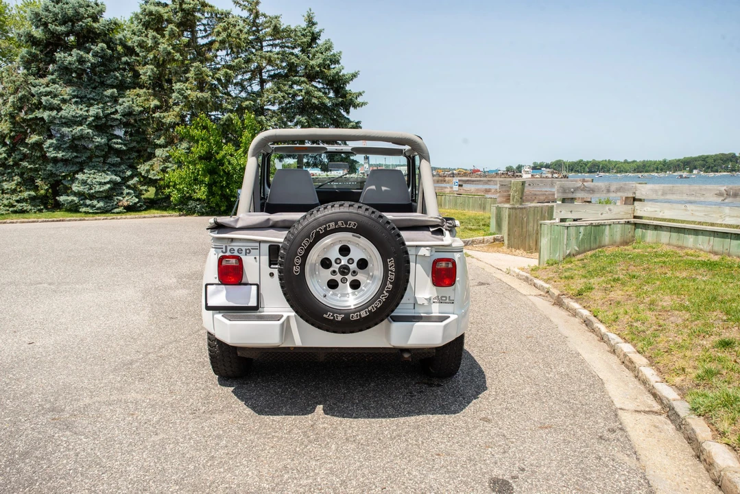 1991 Jeep YJ Wrangler - Image 13 of 31