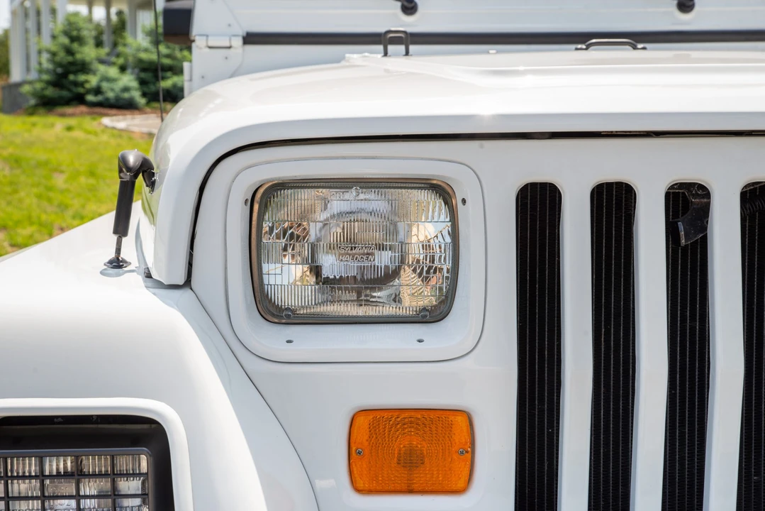 1991 Jeep YJ Wrangler - Image 22 of 31