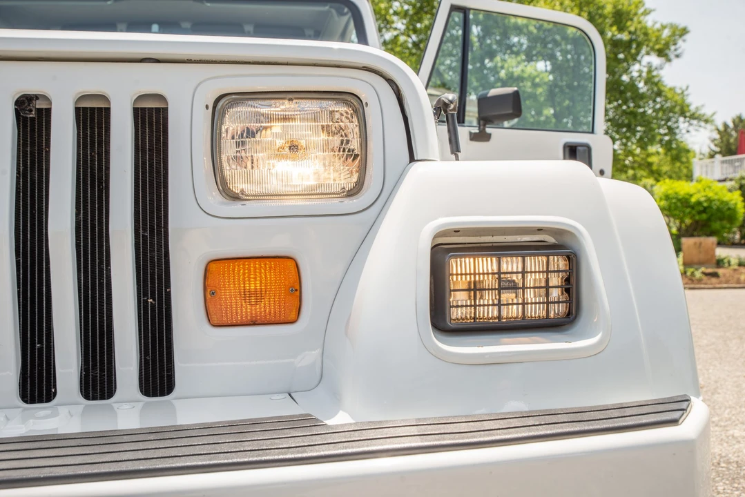 1991 Jeep YJ Wrangler - Image 25 of 31