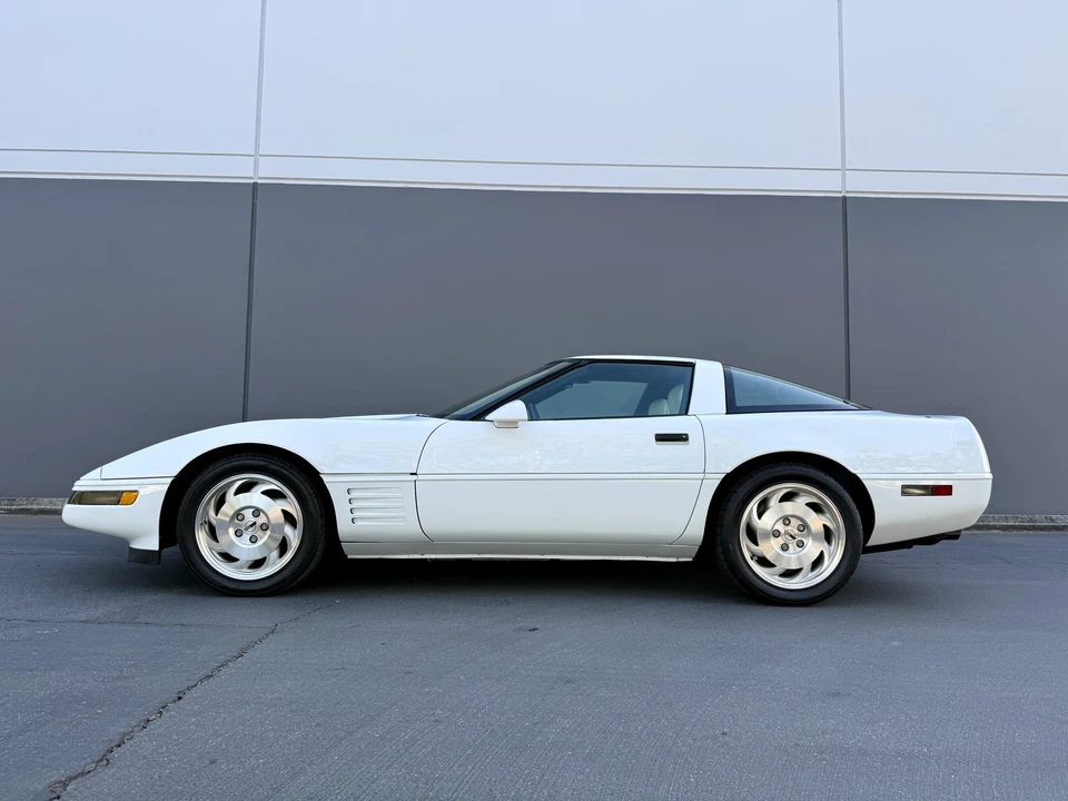1993 Chevrolet Corvette C4 - Image 13 of 31