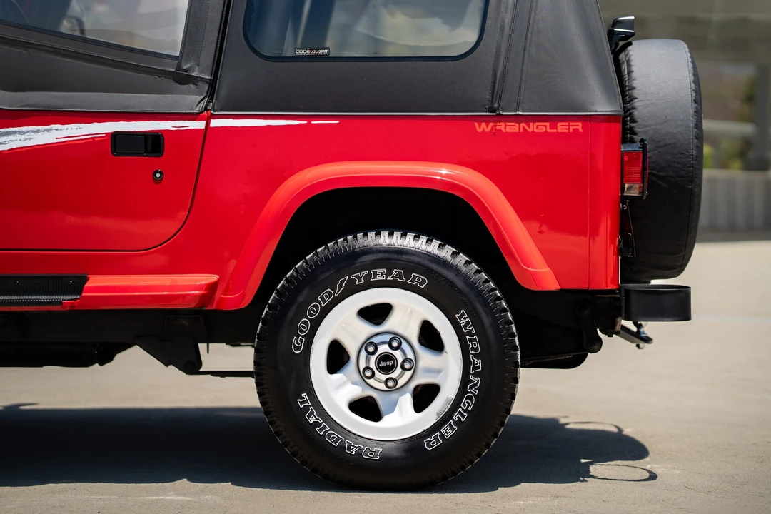 1995 Jeep YJ Wrangler - Image 13 of 31