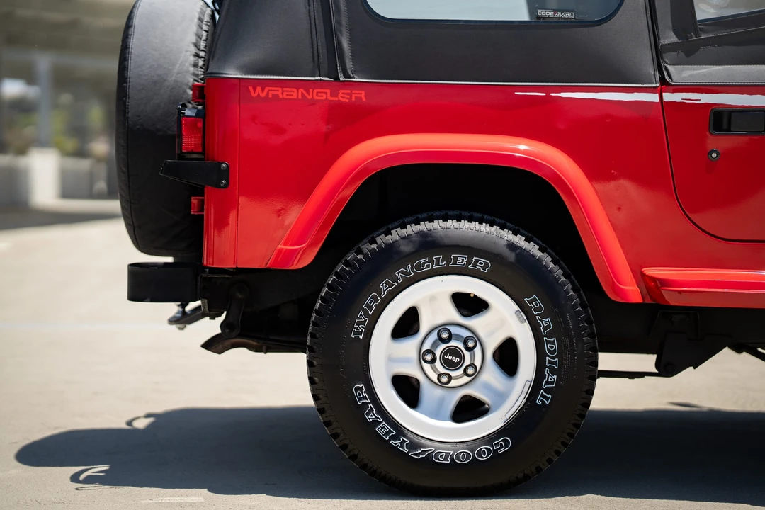 1995 Jeep YJ Wrangler - Image 14 of 31