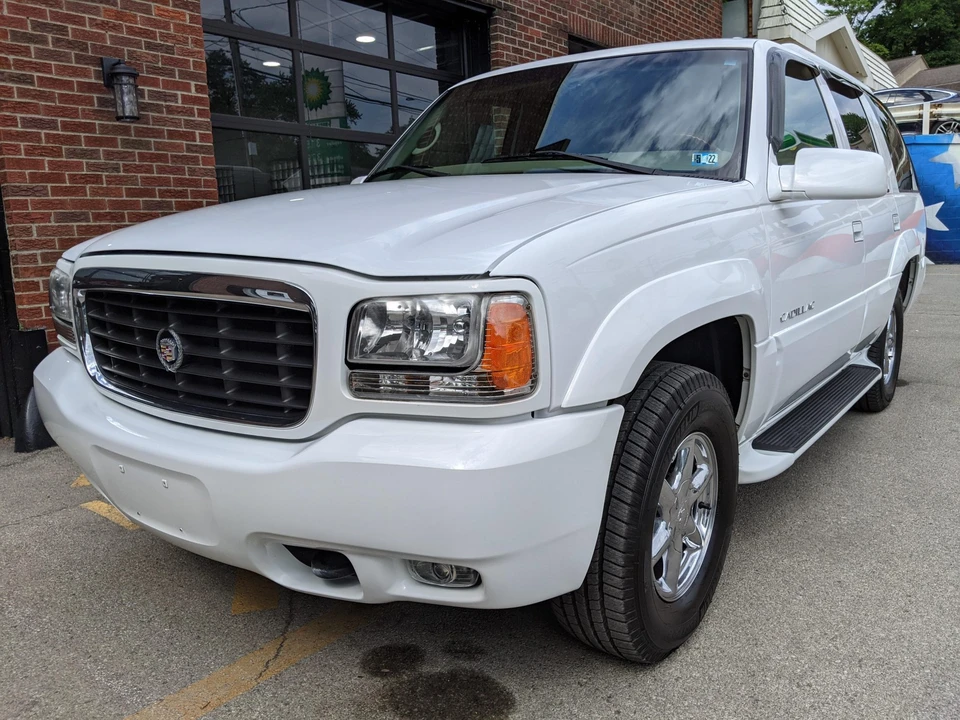 2000 Cadillac Escalade 1st Gen - Image 3 of 31