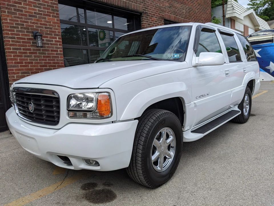 2000 Cadillac Escalade 1st Gen - Image 4 of 31