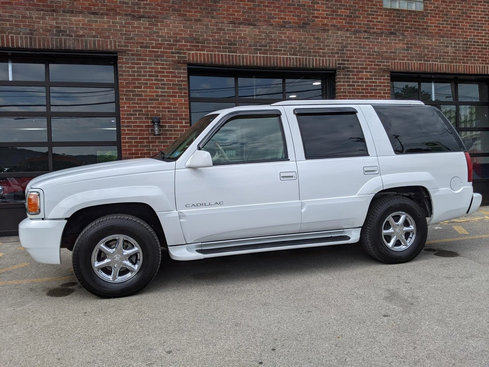 2000 Cadillac Escalade 1st Gen - Image 11 of 31