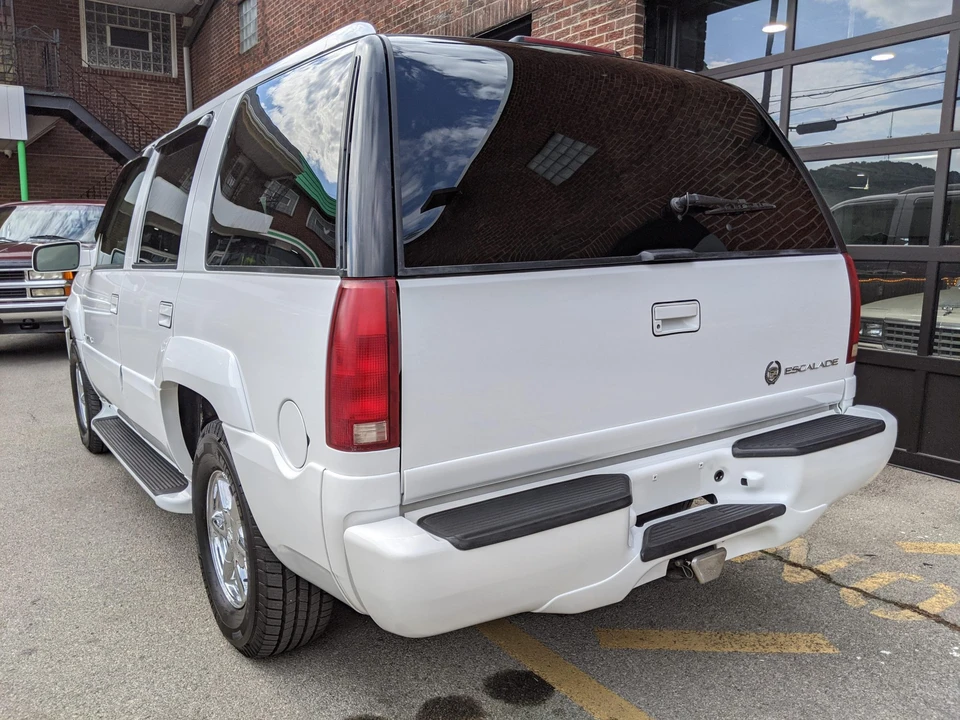 2000 Cadillac Escalade 1st Gen - Image 19 of 31