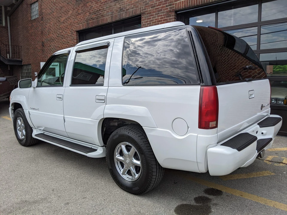 2000 Cadillac Escalade 1st Gen - Image 14 of 31