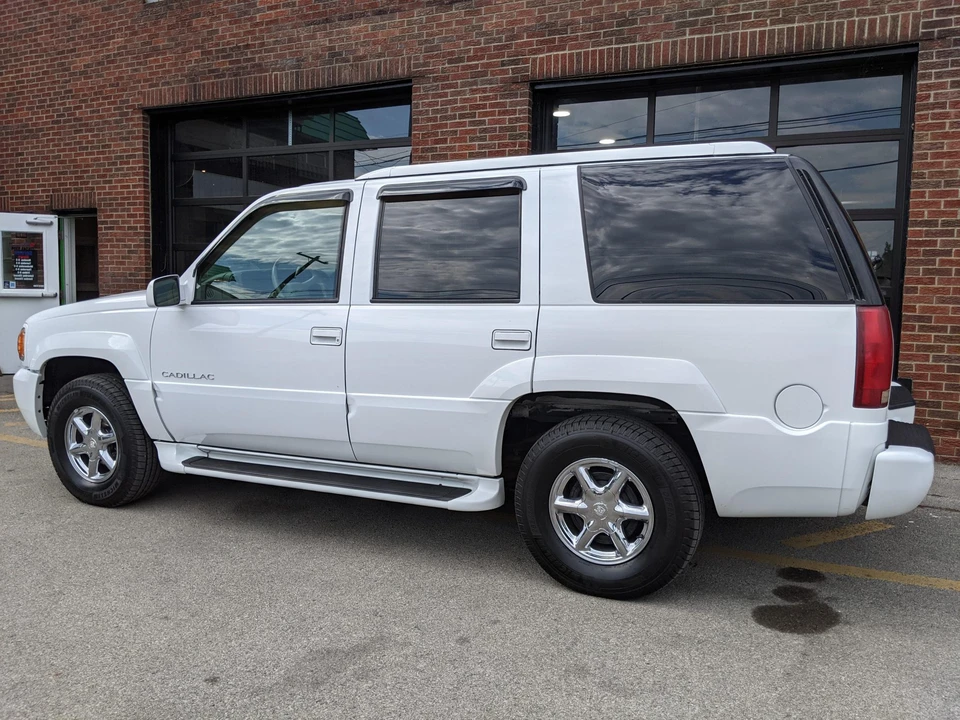 2000 Cadillac Escalade 1st Gen - Image 13 of 31