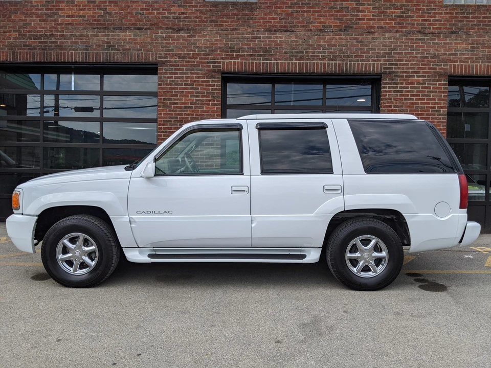 2000 Cadillac Escalade 1st Gen - Image 12 of 31