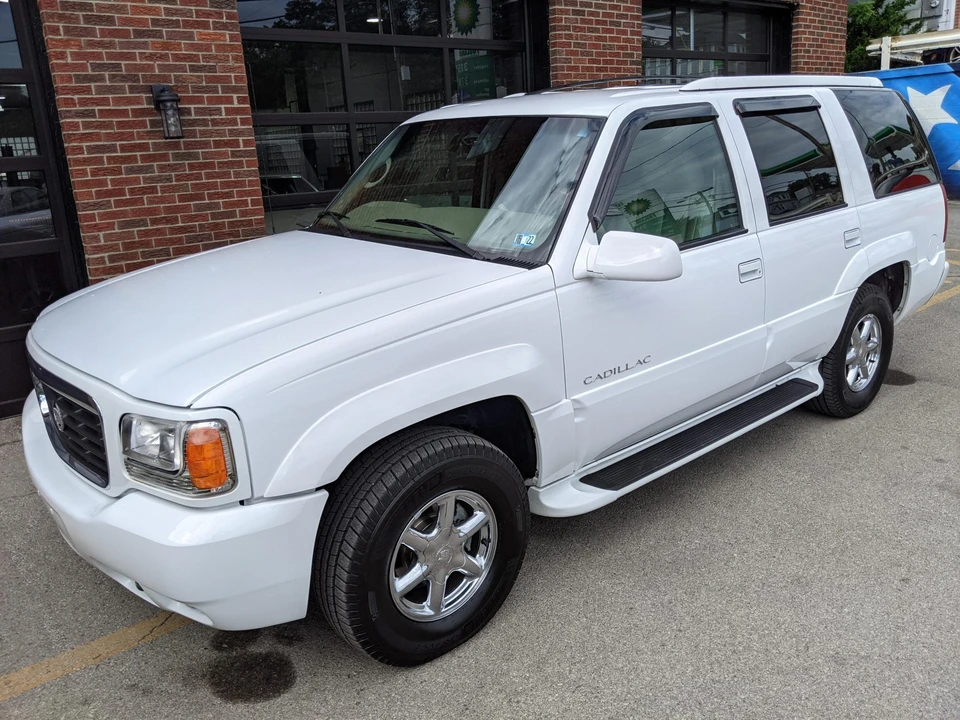 2000 Cadillac Escalade 1st Gen - Image 7 of 31