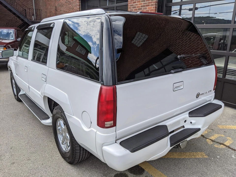 2000 Cadillac Escalade 1st Gen - Image 17 of 31