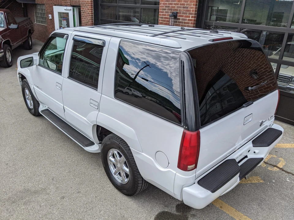 2000 Cadillac Escalade 1st Gen - Image 16 of 31