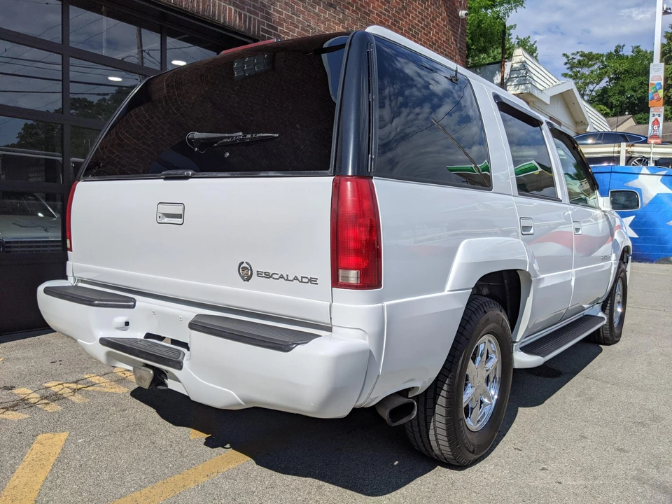 2000 Cadillac Escalade 1st Gen - Image 24 of 31