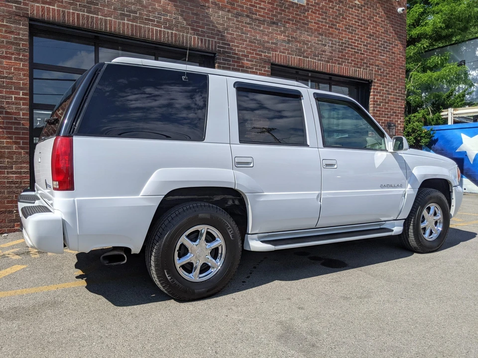 2000 Cadillac Escalade 1st Gen - Image 28 of 31