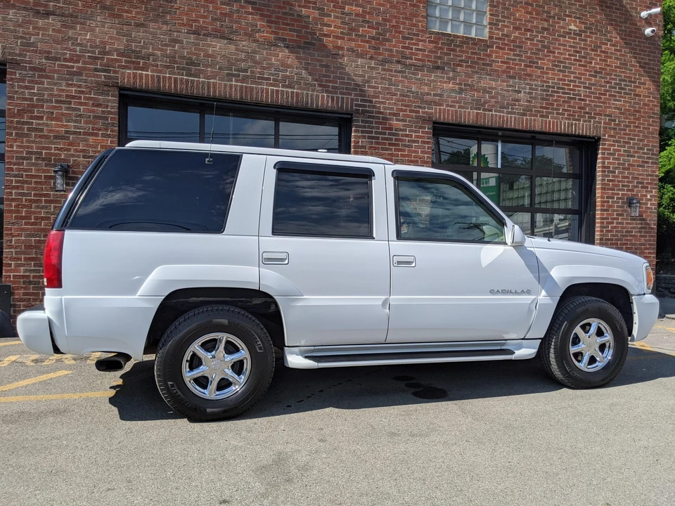 2000 Cadillac Escalade 1st Gen - Image 29 of 31