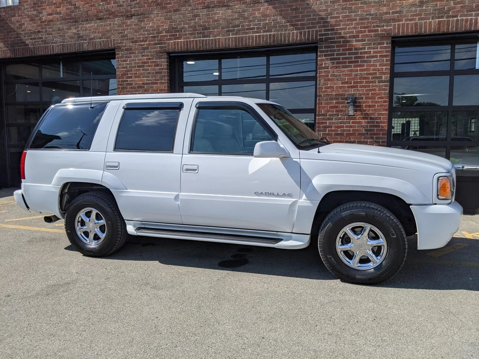 2000 Cadillac Escalade 1st Gen - Image 31 of 31