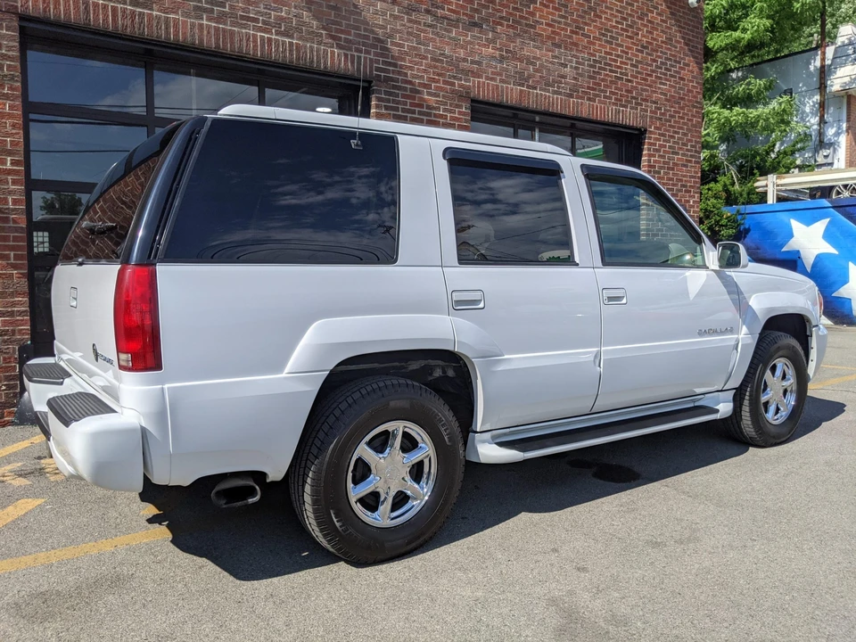 2000 Cadillac Escalade 1st Gen - Image 27 of 31